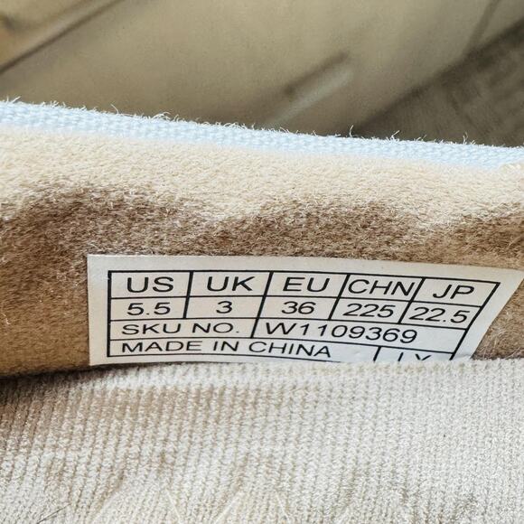 UIN Shoes Womens 5.5 White Canvas Toledo Dog Girl Art Walking Travel Slip On - Picture 12 of 13